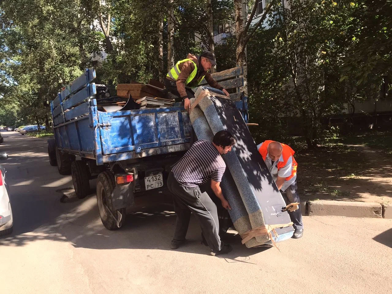 Профессиональный вывоз крупногабаритного мусора в Набережных Челнах в октябре