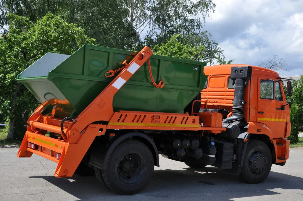 Заказ бункеровоза для вывоза мусора и отходов в Набережных Челнах в октябре