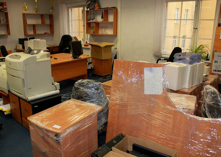 Вывоз старой офисной мебели в Набережных Челнах в октябре