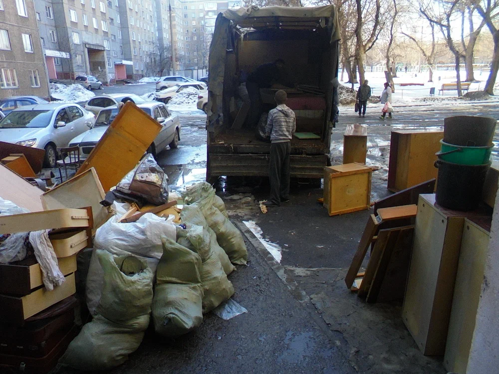 Вывоз мусора из подвала с утилизацией в Набережных Челнах в октябре